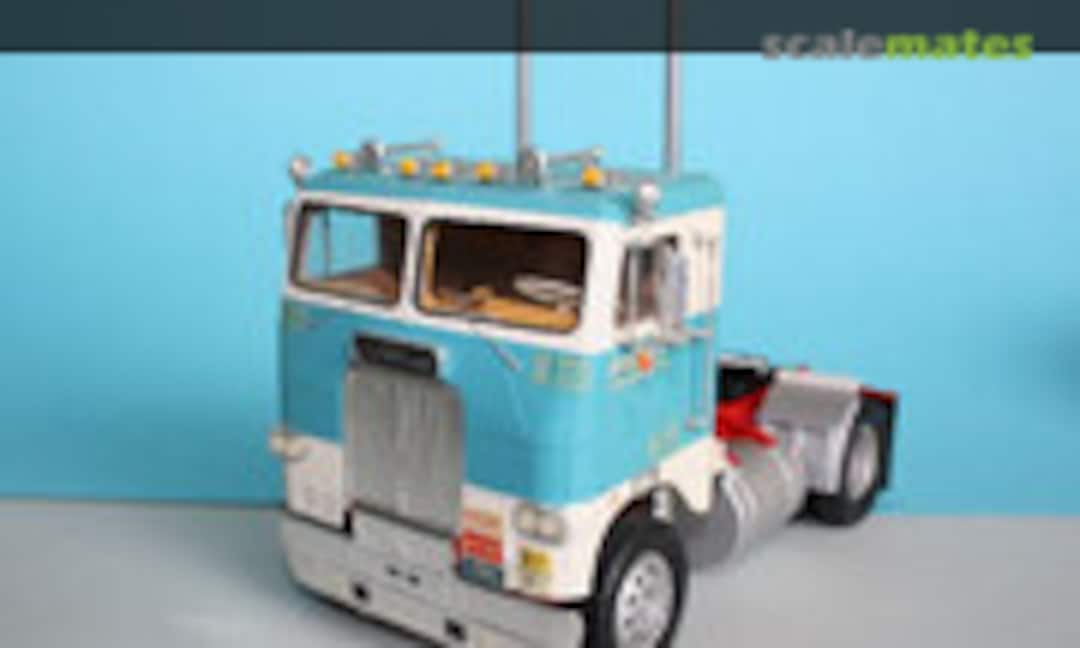 White-Freightliner Single Drive Cabover 1:25