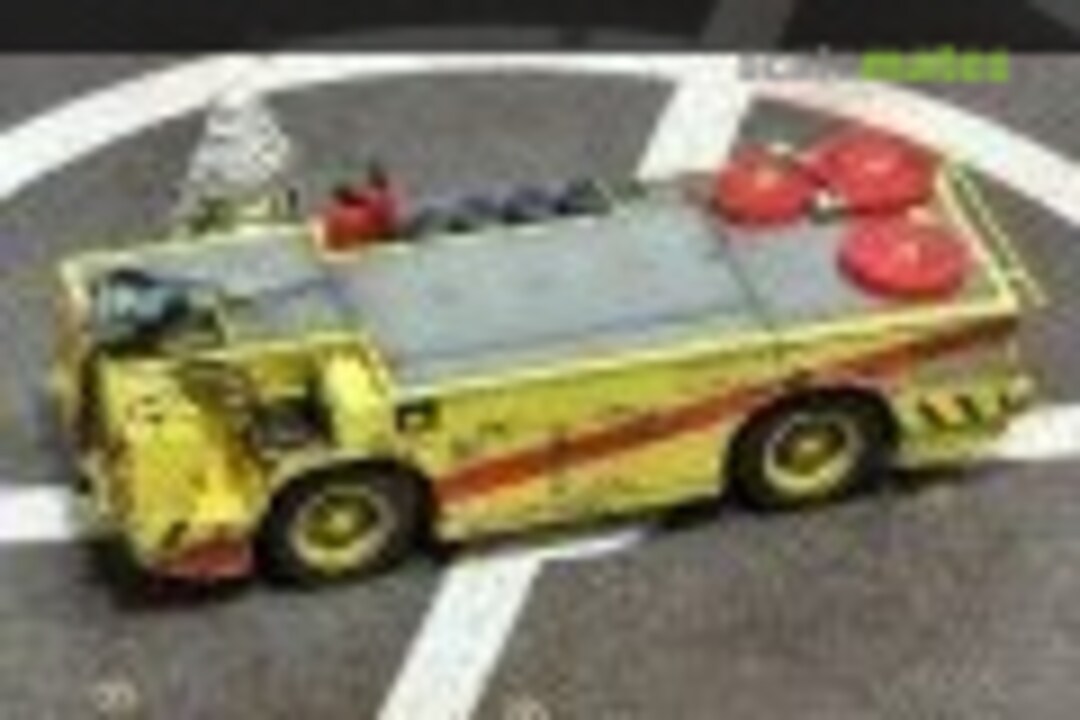 US Navy Carrier Fire Tractor 1:48