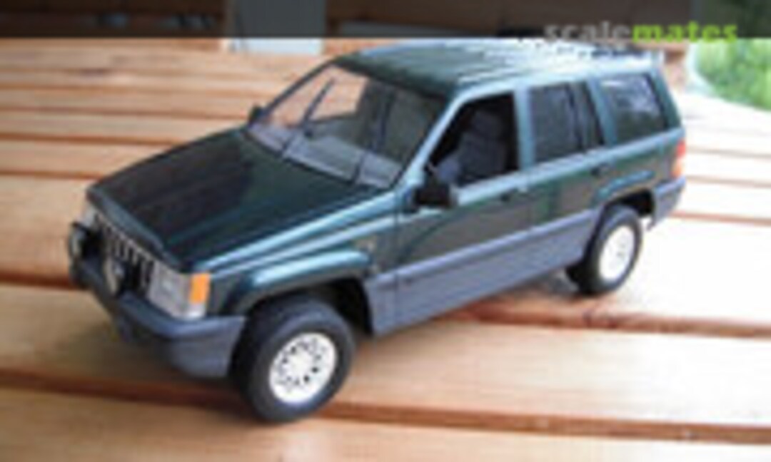 1995 Jeep BJ 212ACherokee Laredo 1:24