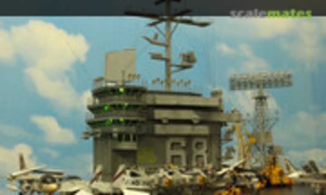 Flugdeck der USS Nimitz mit Insel und Radarmast 1:144