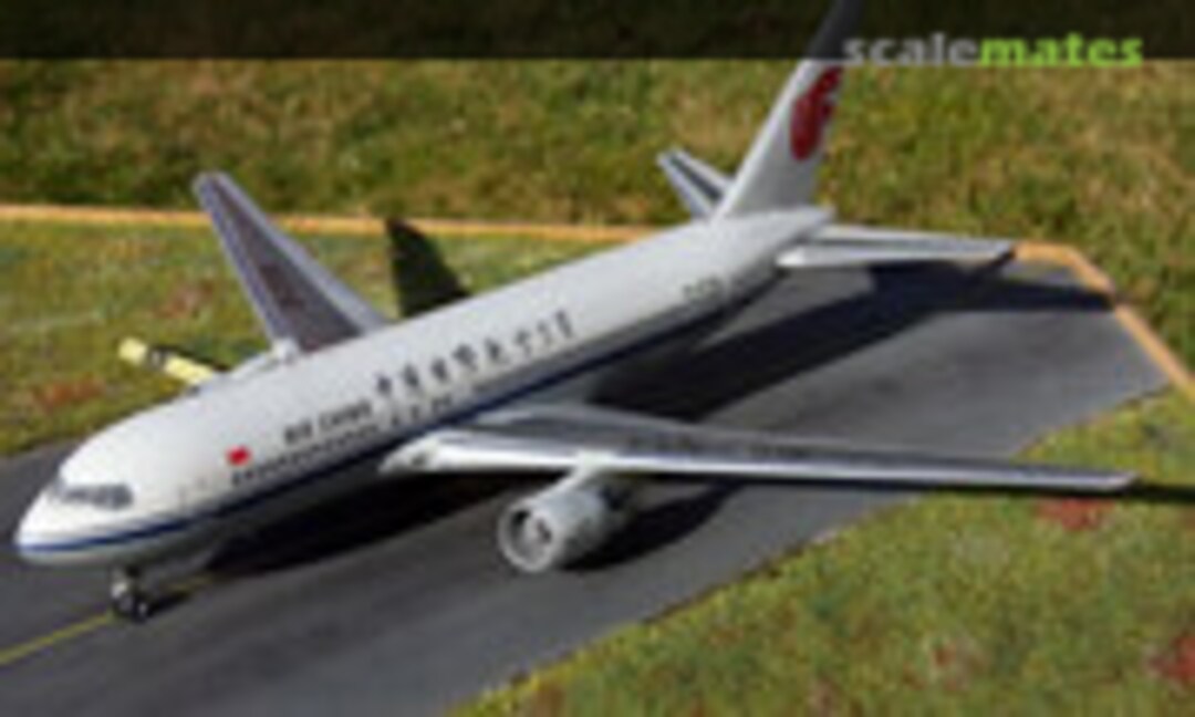 Boeing 767-2J6/ER 1:144