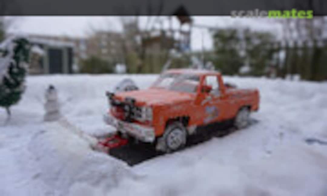Revell GMC Pickup w-Snow Plow 1:24 Scale Model Kit