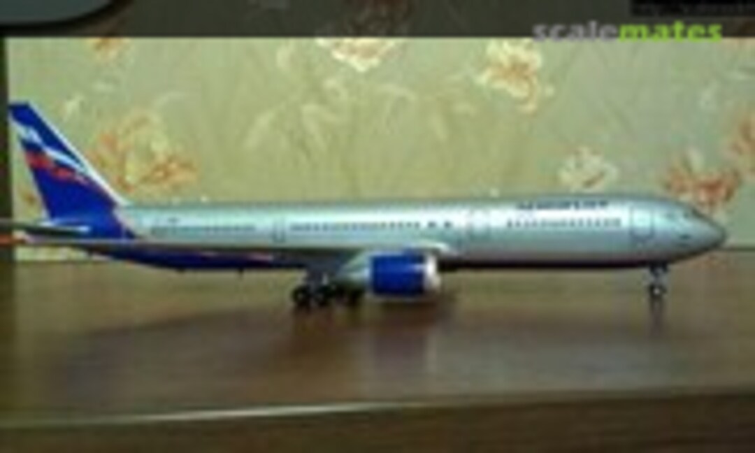 Boeing 767-300 1:144