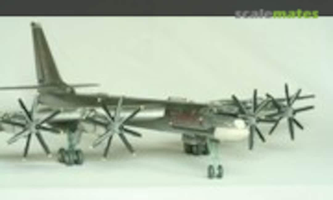トランペッターTu 95 MSベアーH爆撃機 (1/72スケール) - 模型、プラモデル