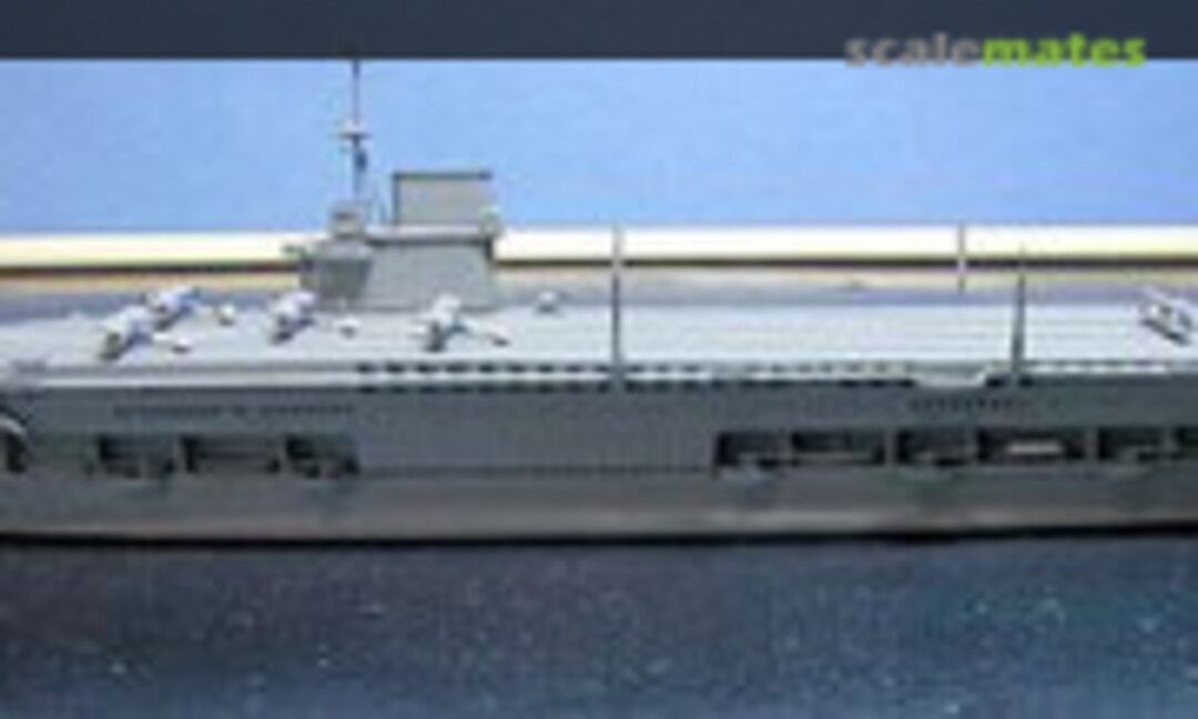 HMS Glorious und HMS Courageous 1:700