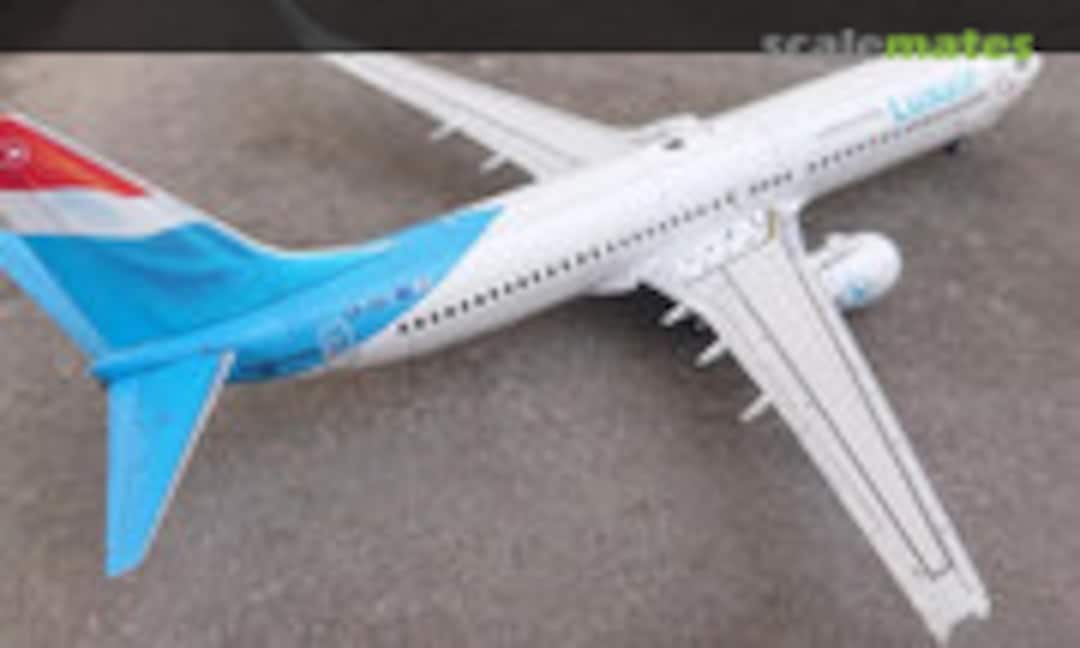 Boeing 737-8K5 1:144