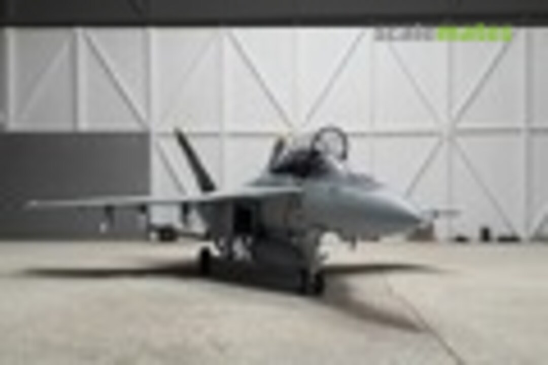 Maverick's F/A-18E Super Hornet, Revell 03864 (2020)