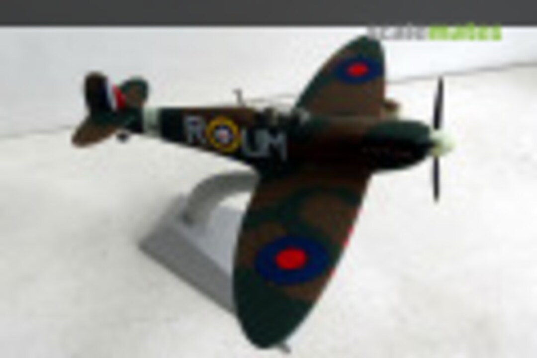 Supermarine Spitfire Mk.IIa LR 1:72