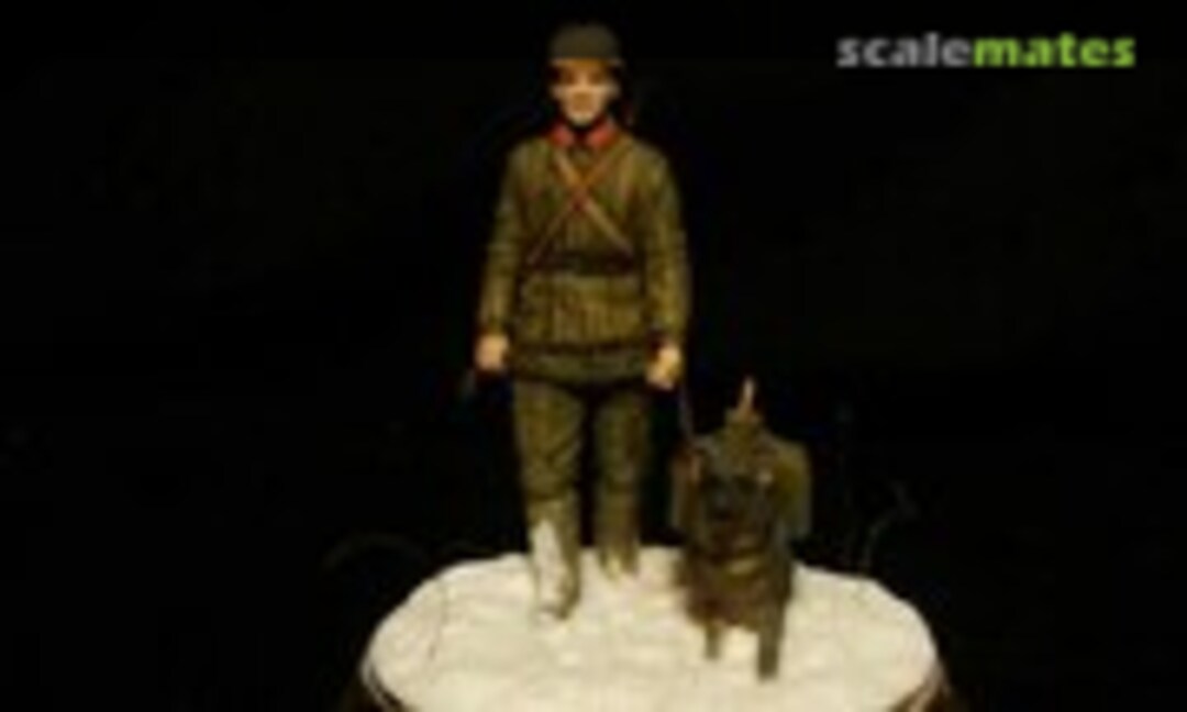 Russian soldier with dog 1:35