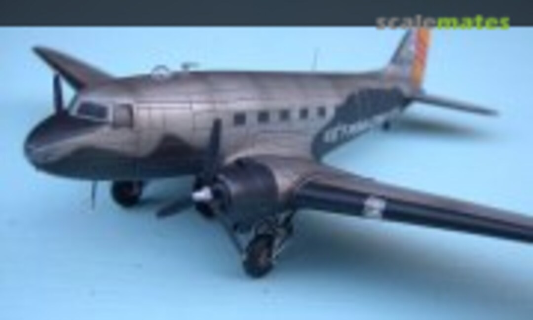 Douglas C-47 Dakota 1:144