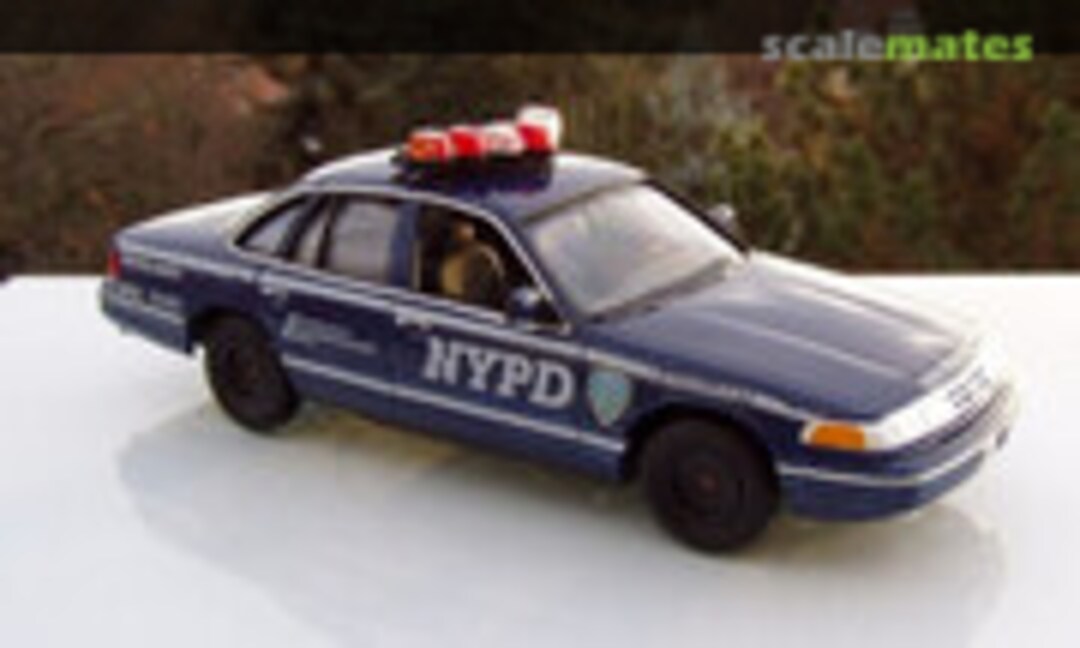 1996 Ford Crown Victoria 1:25