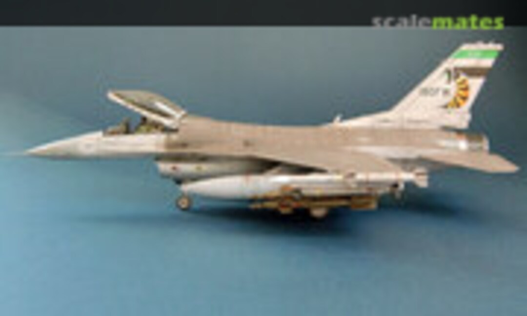 Lockheed Martin F-16C Fighting Falcon 1:48