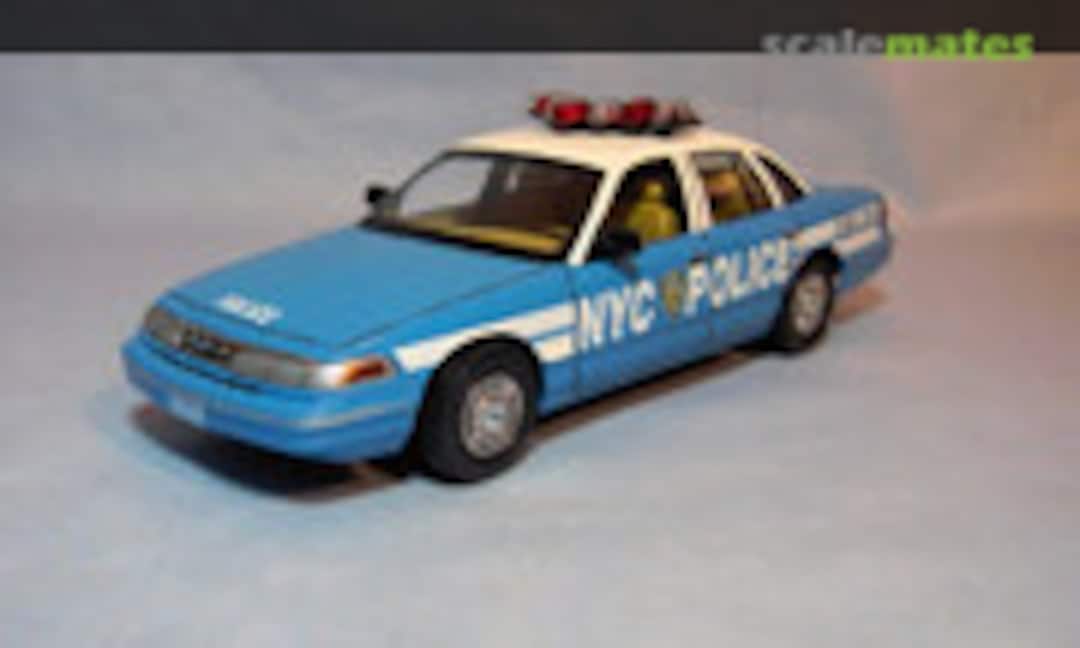 1996 Ford Crown Victoria 1:25