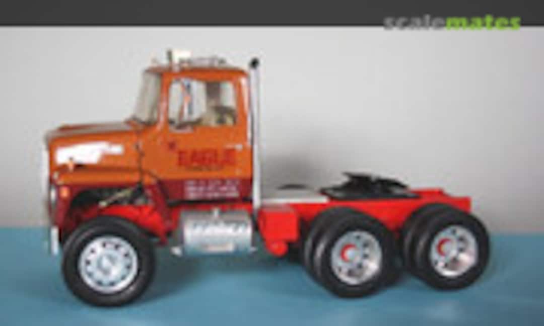 Ford Louisville Daycab Tractor 1:25