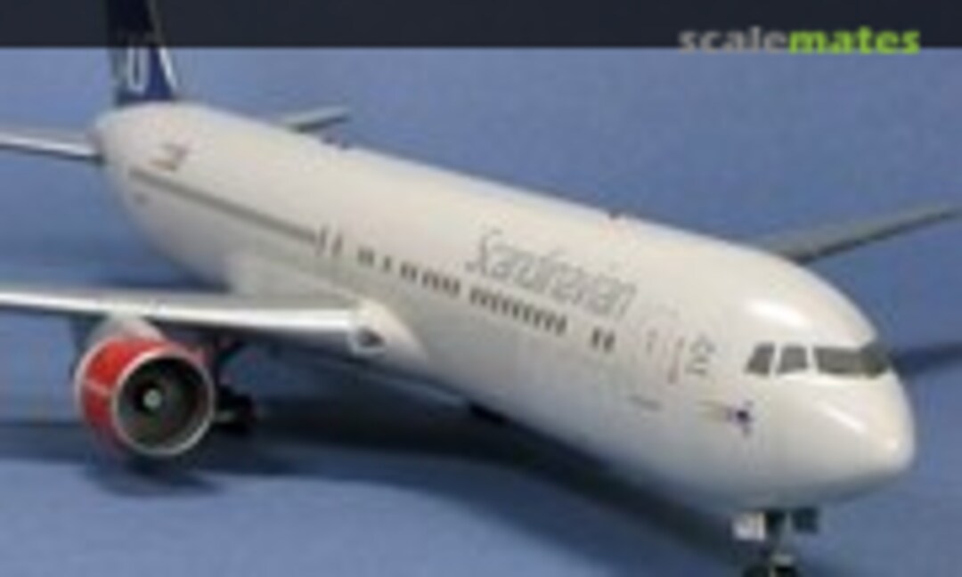 Boeing 767-300 1:144