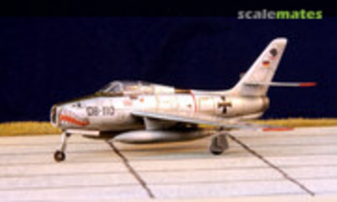 Republic F-84F Thunderstreak 1:144