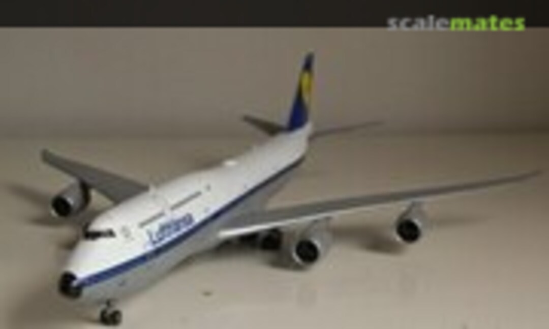Boeing 747-8 1:144