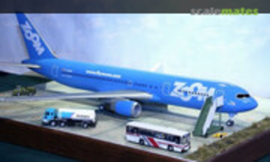 Boeing 767-328/ER 1:144