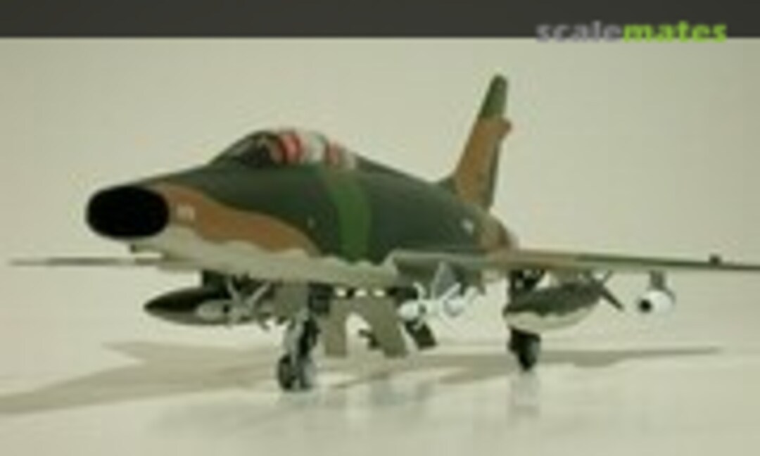 North American F-100F Super Sabre 1:72