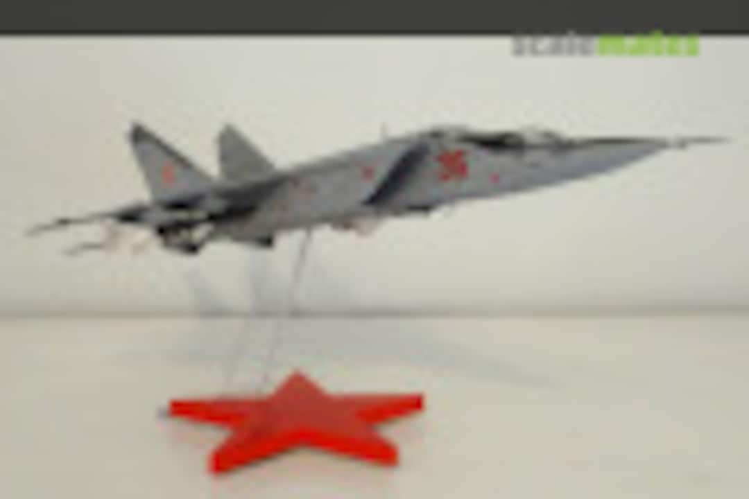 MiG-25PU Foxbat 1:72