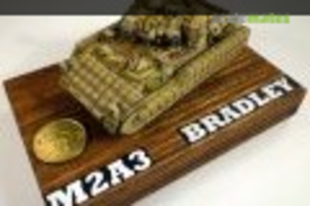 M2A3 Bradley 1:72