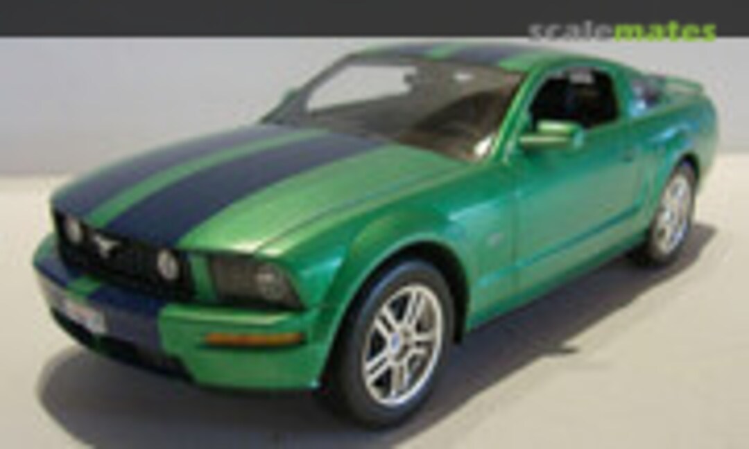 2005 Ford Mustang GT 1:25