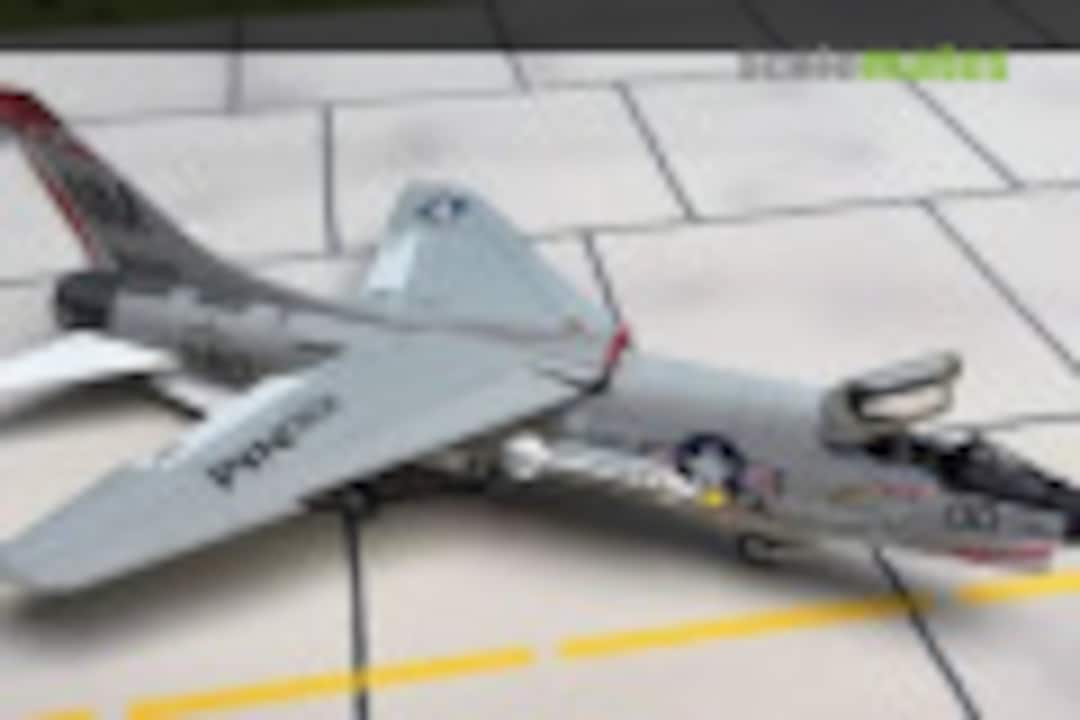 Vought F-8E Crusader 1:72